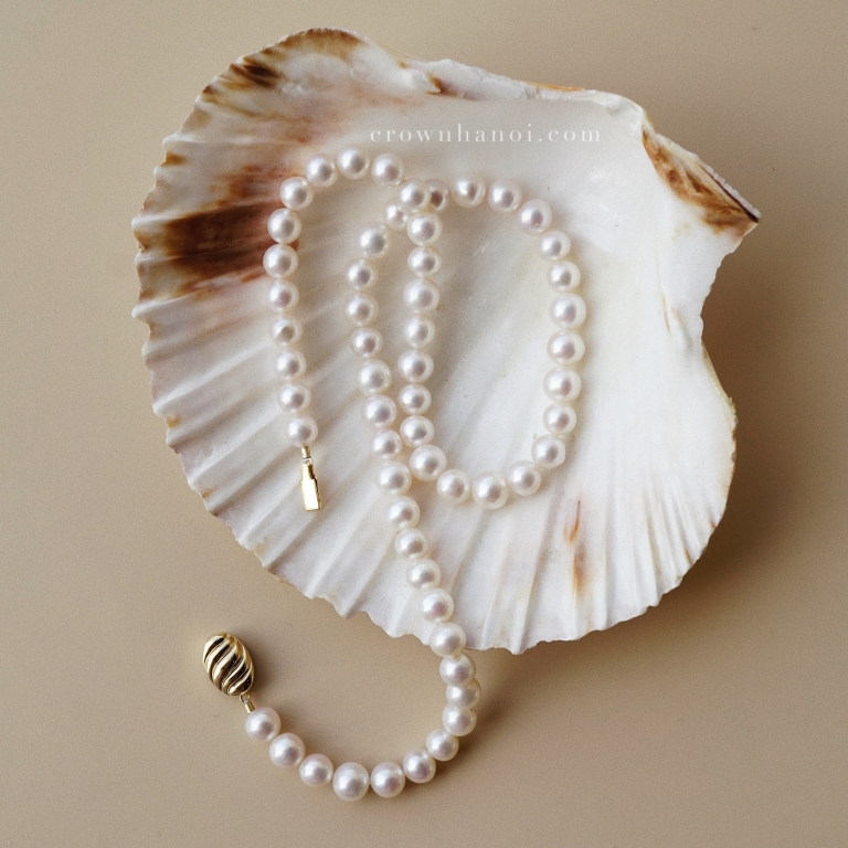 FRESHWATER PEARL BAGUETTE CLASP NECKLACE