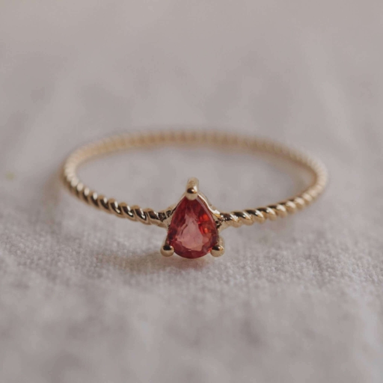 TWISTED SAPPHIRE RING