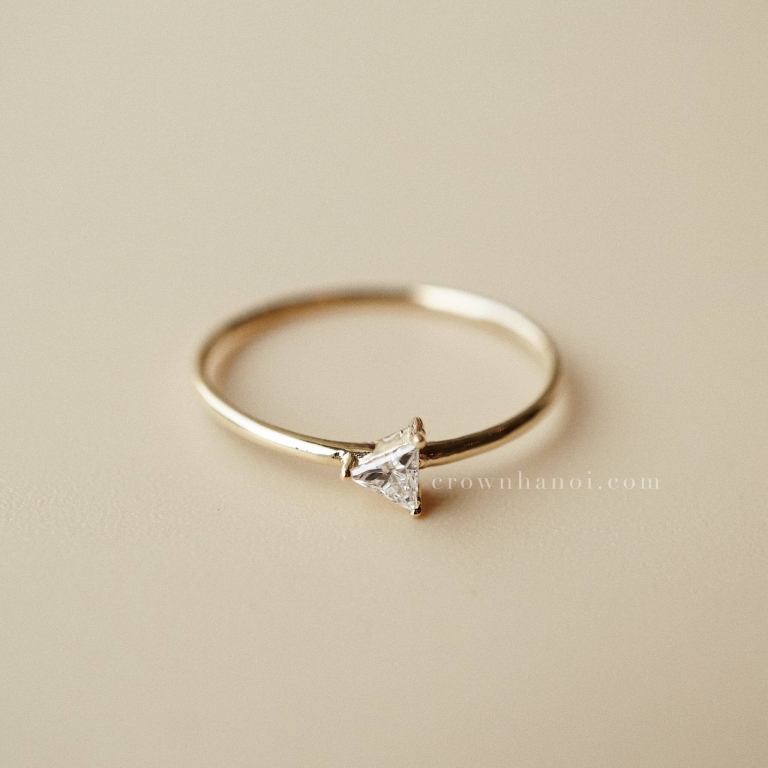 SKINNY RING - TRIANGLE STONE