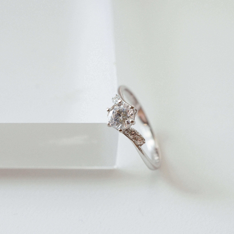 SOLITAIRE RING - SILKY