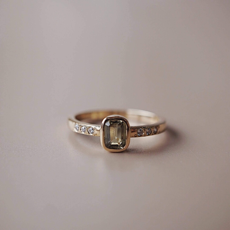 SAPPHIRE RETRO RING