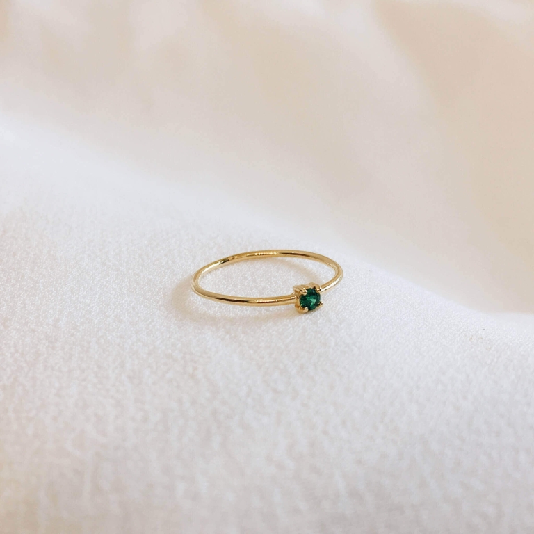 PRONG SAPPHIRE SKINNY RING