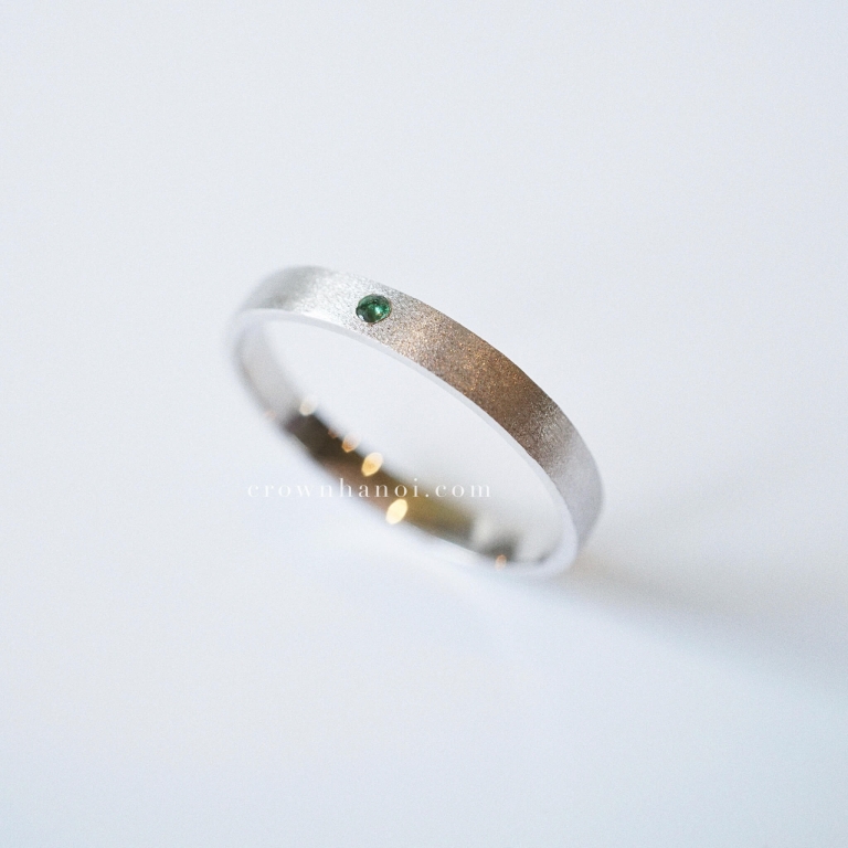 EMERALD BAND RING