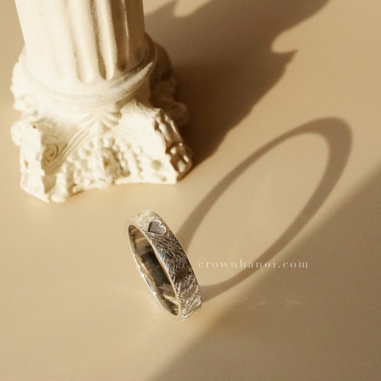 PATTERN HEART RING - 4MM