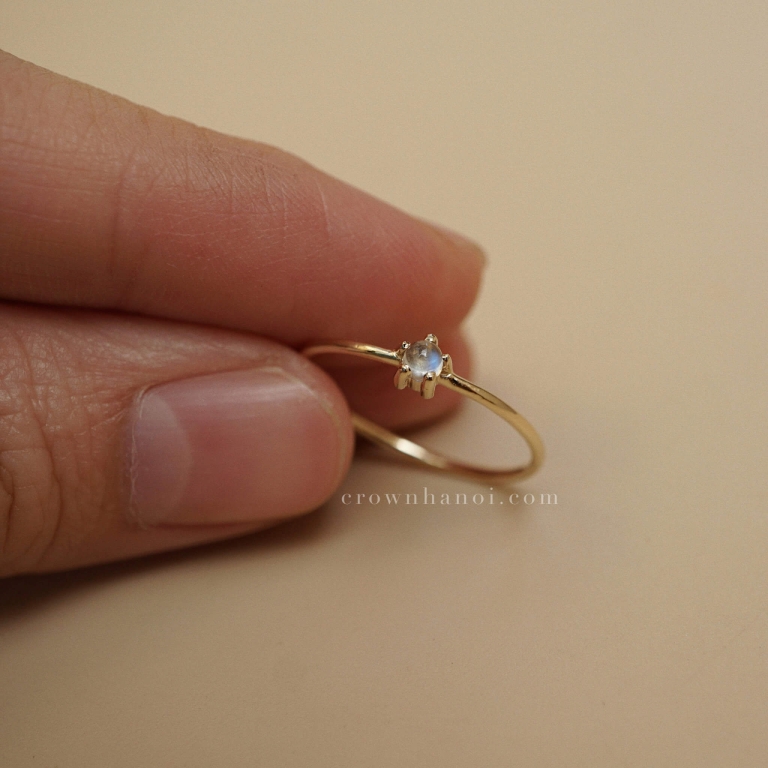 DAISY MOONSTONE RING