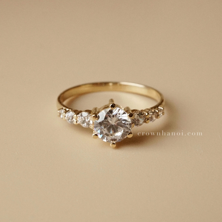 DAINTY SOLITAIRE RING