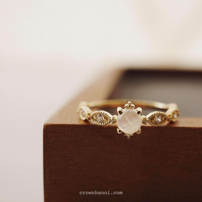 MOONSTONE EYELET RING