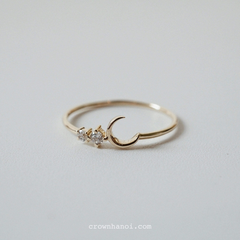 CRESCENT SKINNY RING