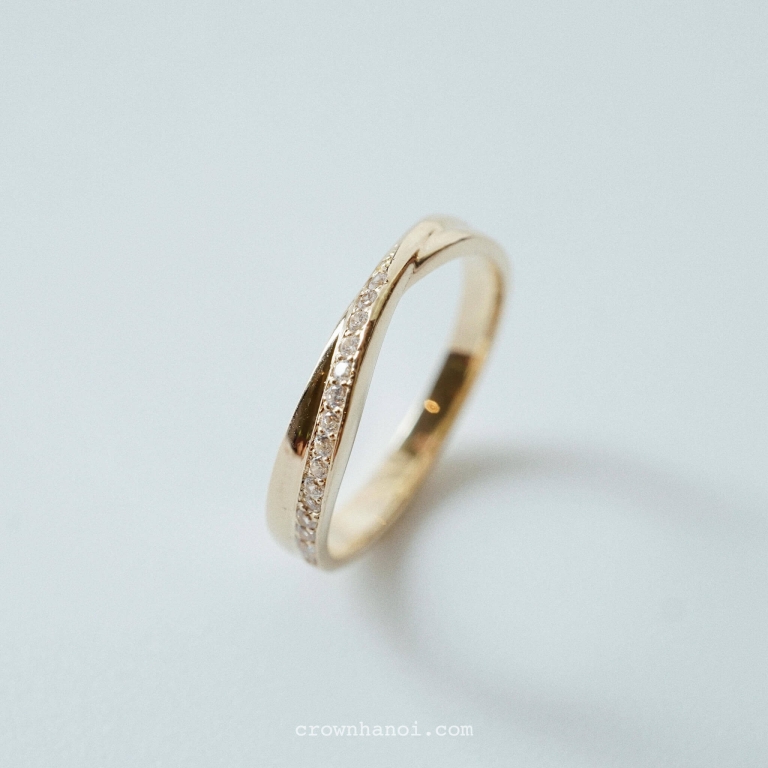 CROSSWISE PAVE RING