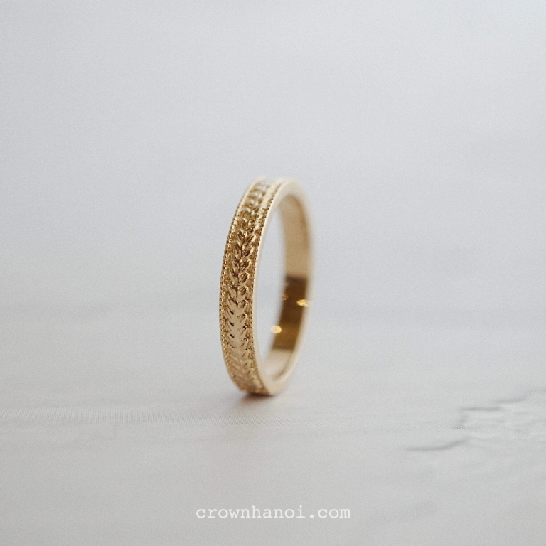 LAUREL BAND RING