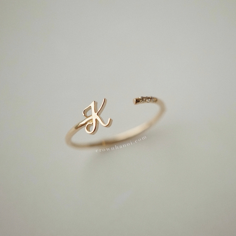 SCRIPT LETTER TRI OPEN STONE RING