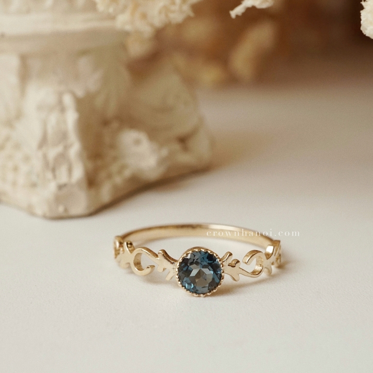 TOPAZ MEANDER RING