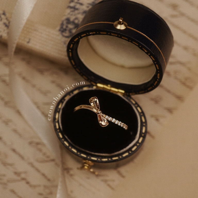 RIBBON PAVE RING