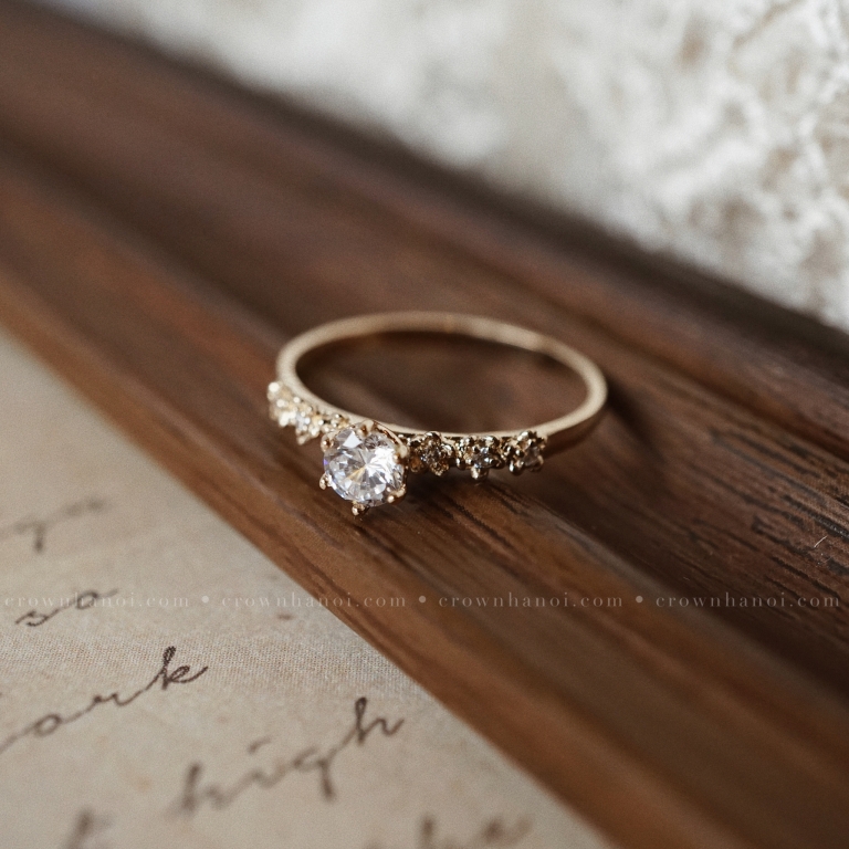 SUNDROP SOLITAIRE RING