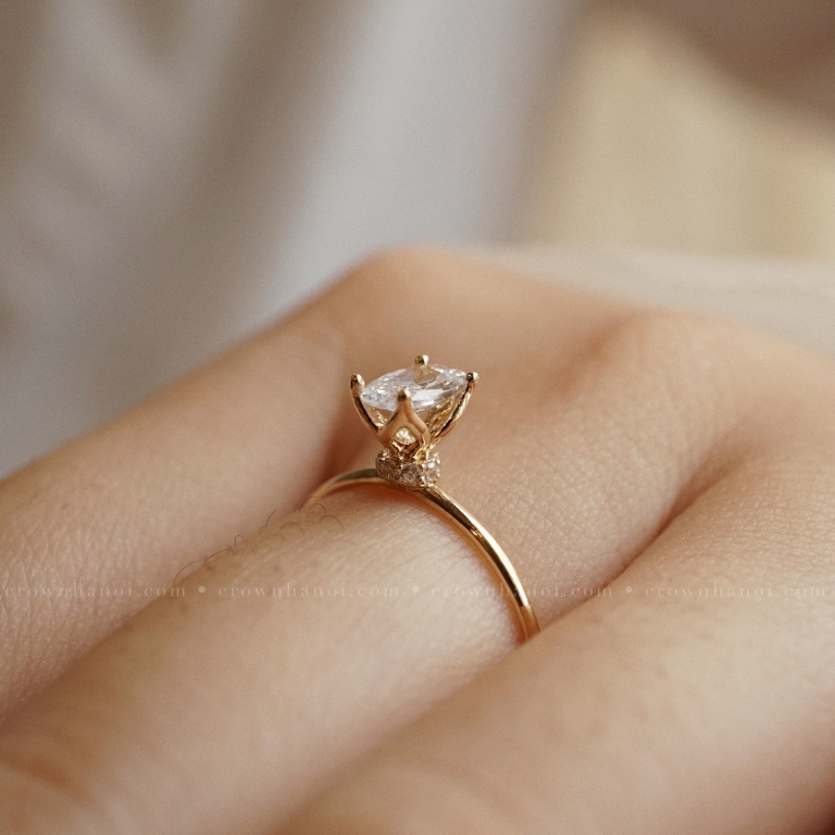 SECRET HALO OVAL SKINNY RING