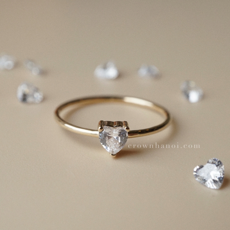 HEART STONE PRONG SKINNY RING