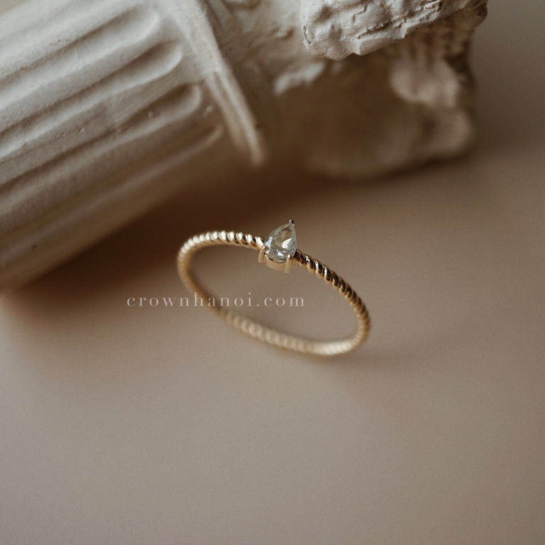 FANCY COLOR DIAMOND TWIST SKINNY RING