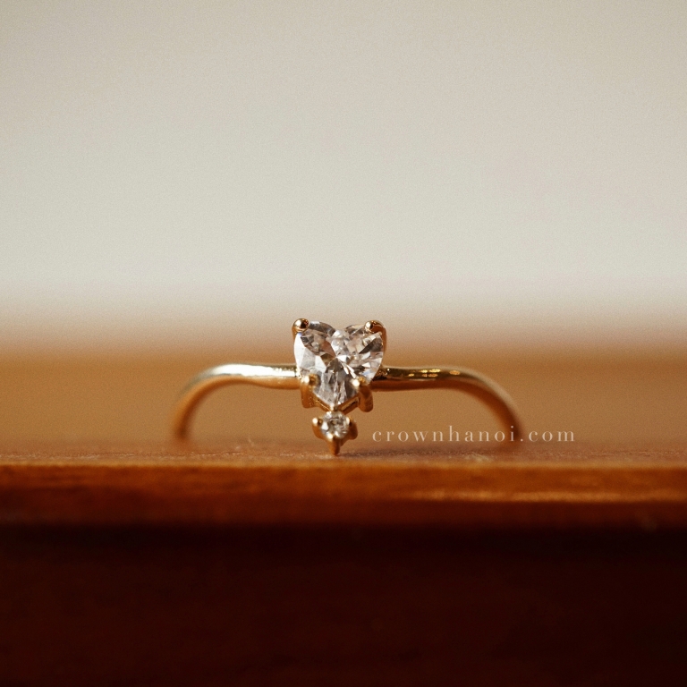 SHINY HEART SKINNY RING
