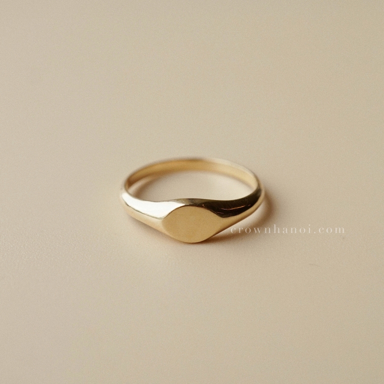 PETITE LANDSCAPE OVAL SIGNET RING