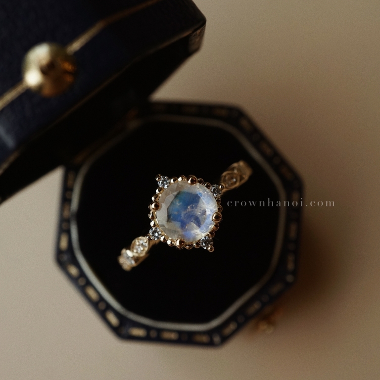 RAINBOW MOONSTONE SOLITAIRE RING