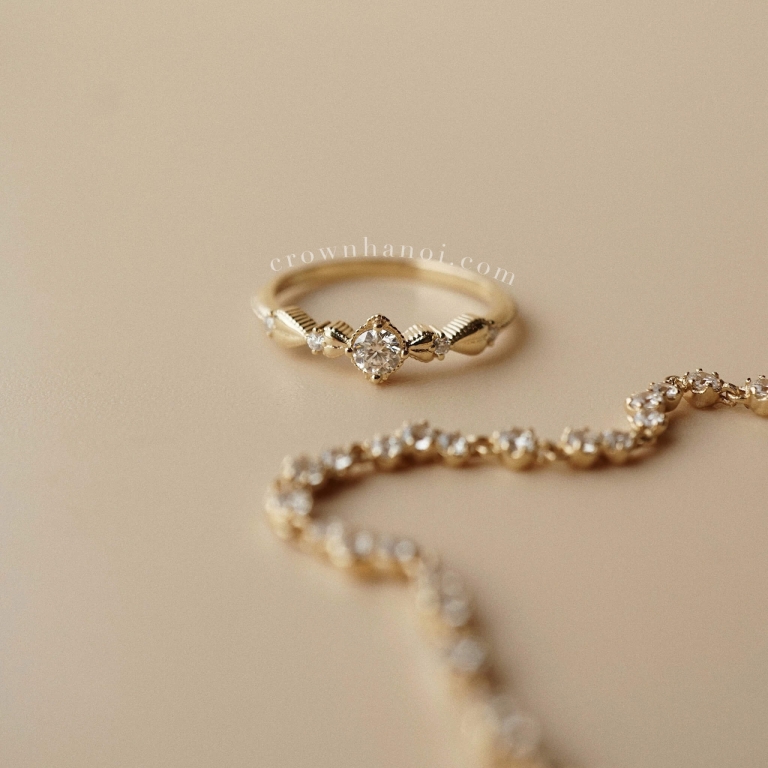 SOLITAIRE HEART WINGS RING