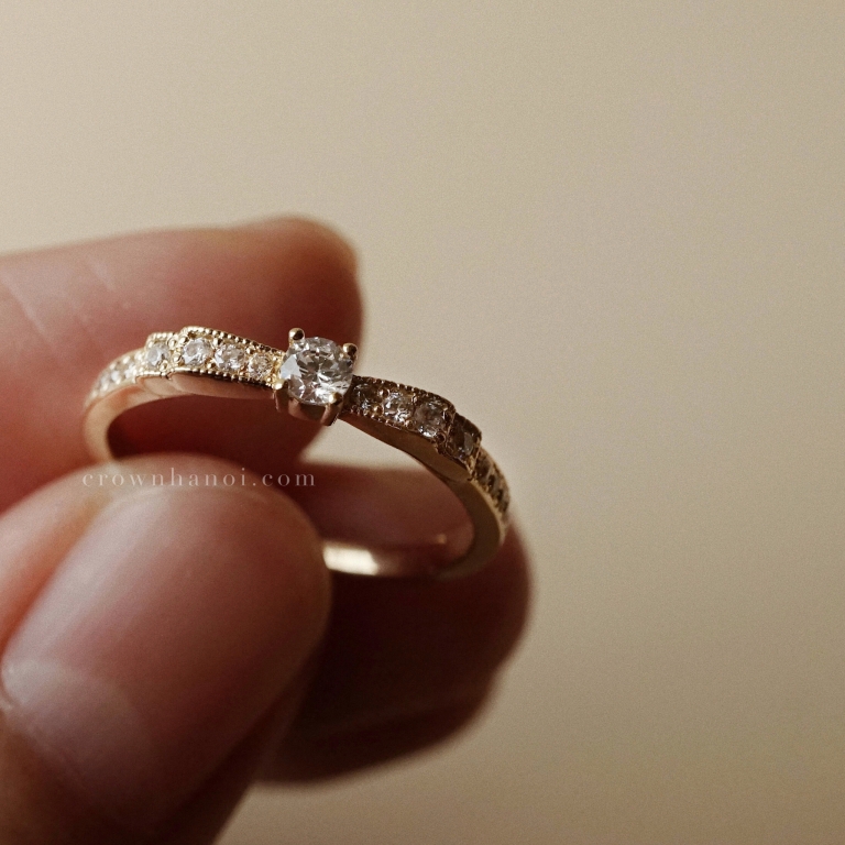 SPARKLING BOW RING