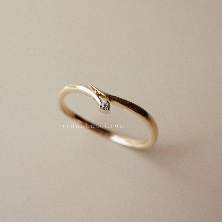 CROSS OVER STONE RING