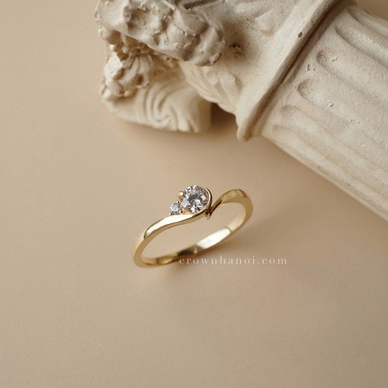 EMBRACE SOLITAIRE RING