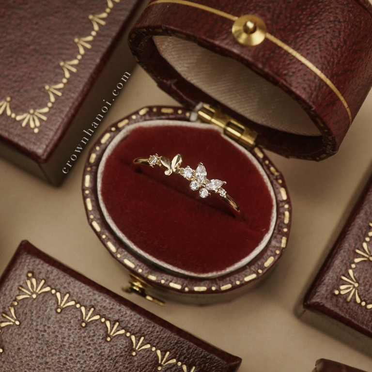 DAINTY BUTTERFLY RING